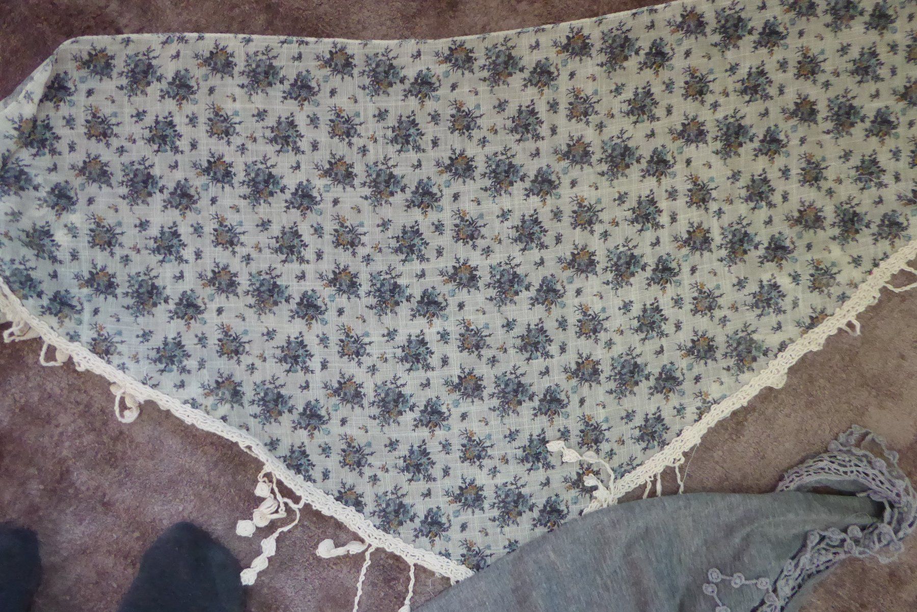 Foulard & Sciarpe: 4 Romantische Schal – Usato da Sargans venduto da Benziner 5