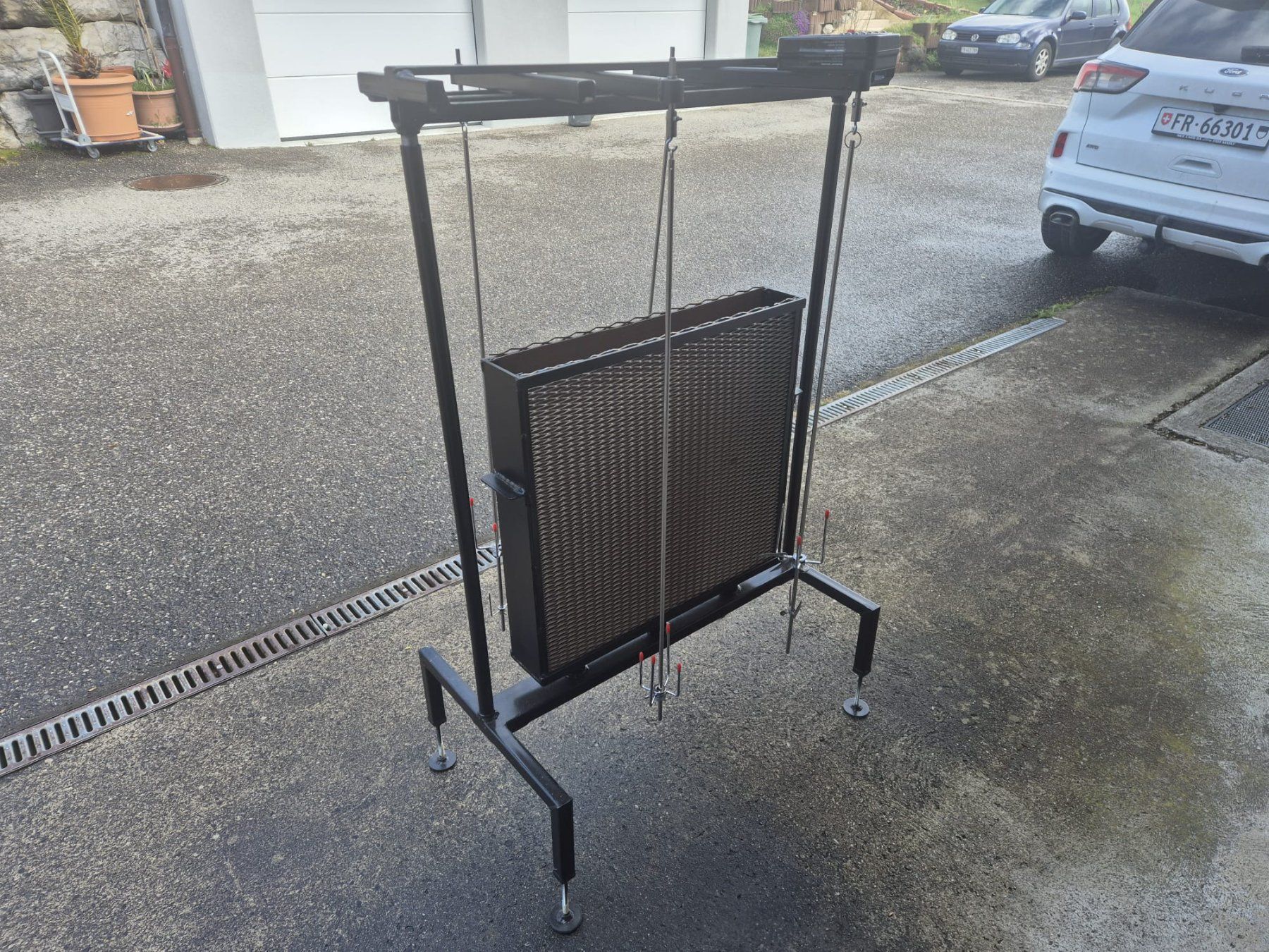Griglie: Grill pour broches pendues. – Nuovo (secondo la descrizione) da arconciel venduto da schoulon