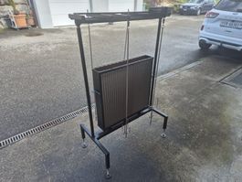 Grill pour broches pendues.
