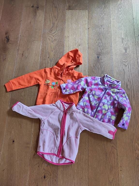 Lotti & Set di vestiti: Kleiderpaket Grösse 80 – Usato da Igis venduto da Ricema 1