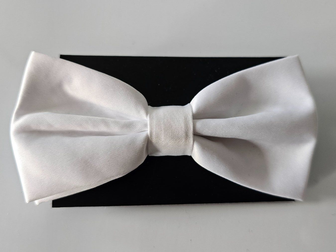 Cravatte: weiss uni satin Fliege – Nuovo e nell'imballaggio originale da Fehraltorf venduto da herrenaccessoirsking