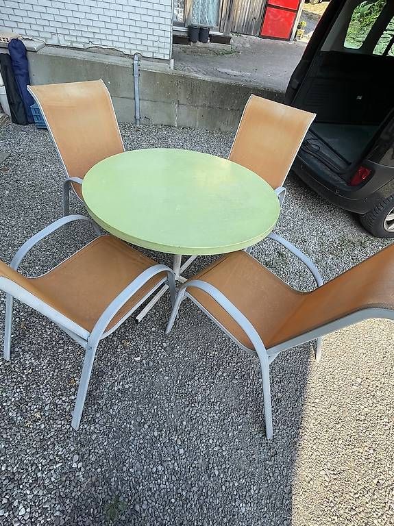 Set di tavolo e panche: Gartentisch mit Stühle  – Usato da Rebstein venduto da nem_hq6q