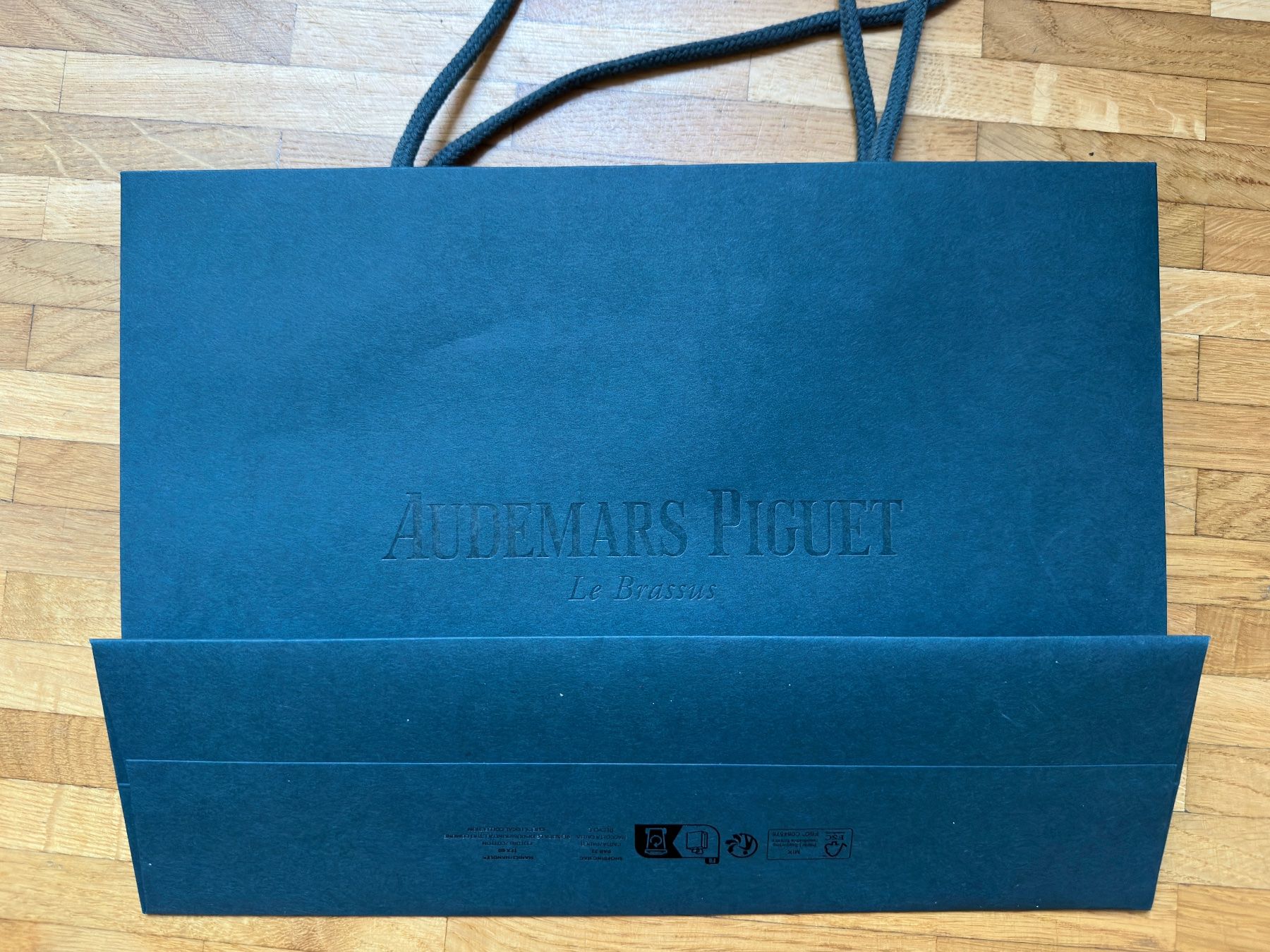 Audemars Piguet Orologi: Audemars Piguet A4 Original Paper Bag – Nuovo (secondo la descrizione) da Matten b. Interlaken venduto da cour13 2