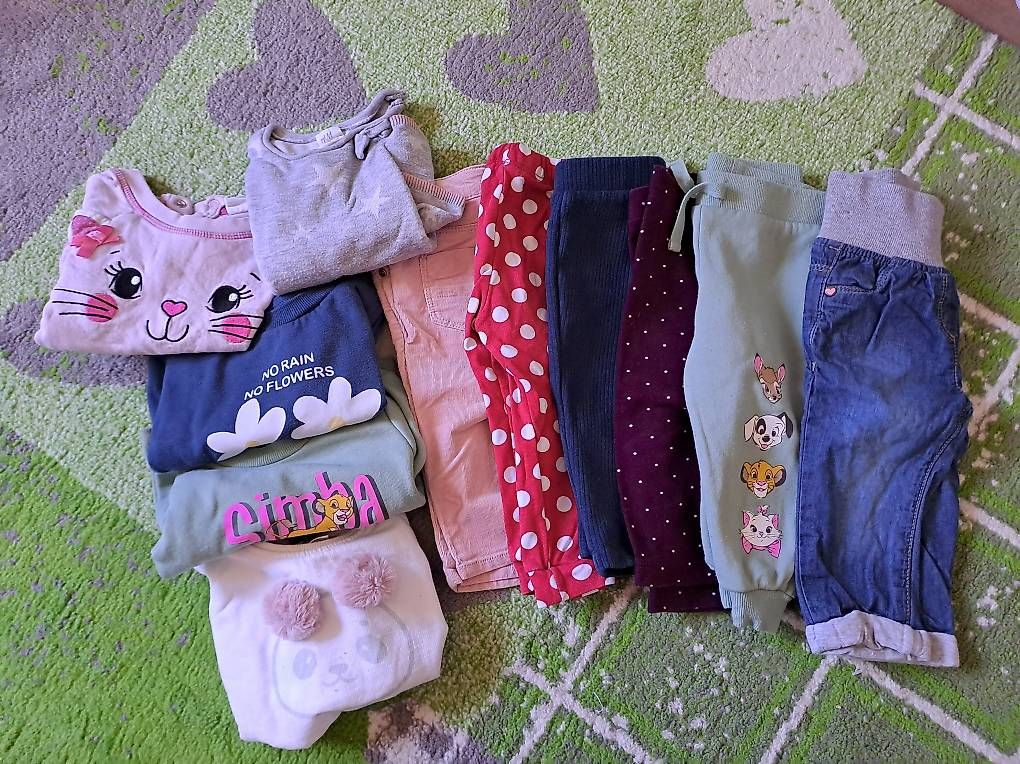Ensembles coordonnés: Mädchenkleider Hosen und Pulli grösse 74 – D'occasion à Neftenbach par Ctruempi