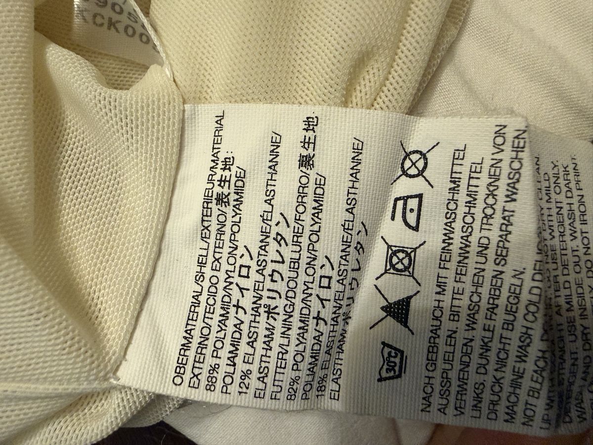Pantaloni: Y3 ft Adidas shorts – Usato da Zürich venduto da Yuece 3
