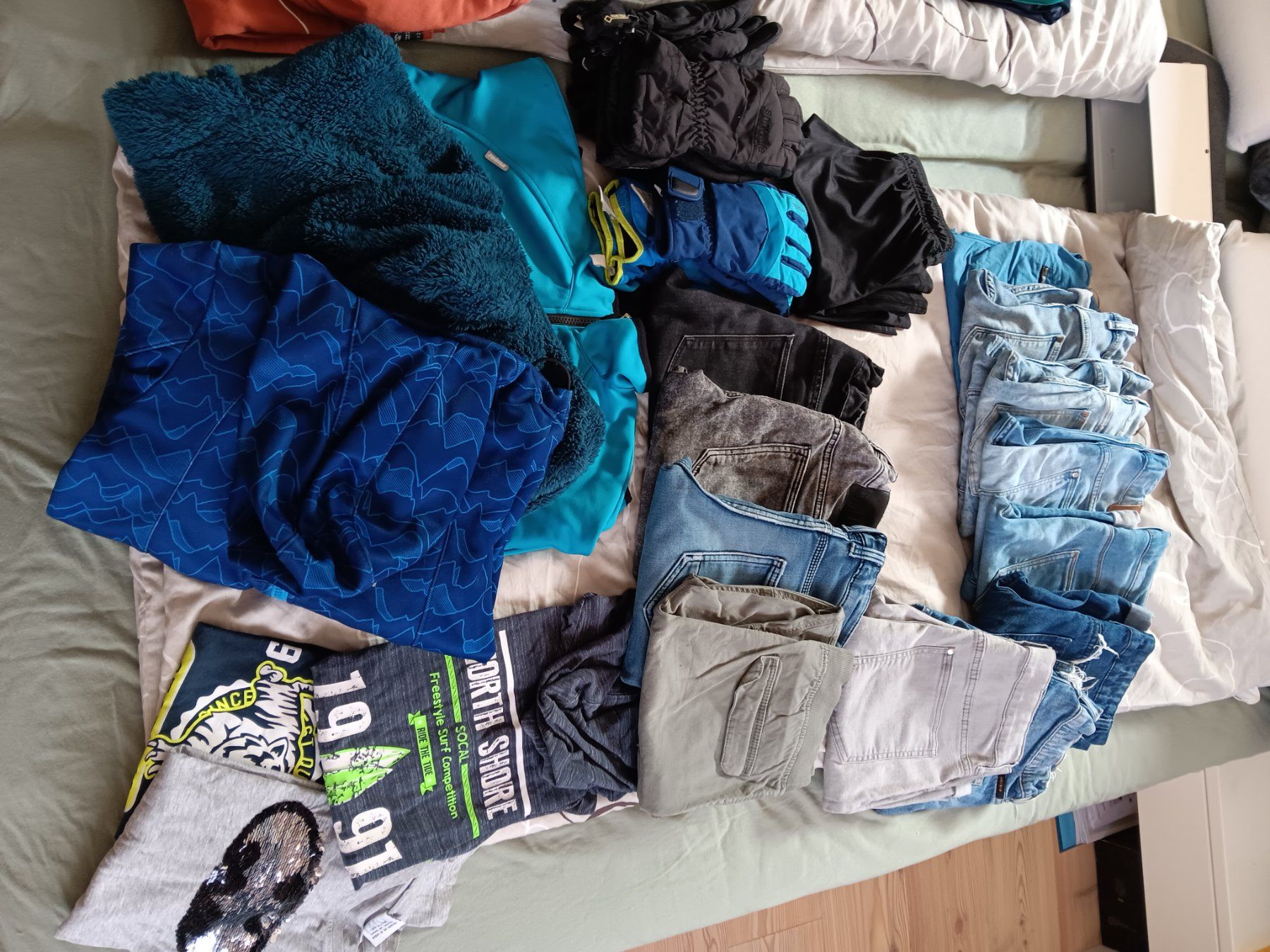 Kleiderpakete & -sets: Riesiges Kleiderpaket Jungs 146/152 – Gebraucht aus Andwil SG von Ignite80 1