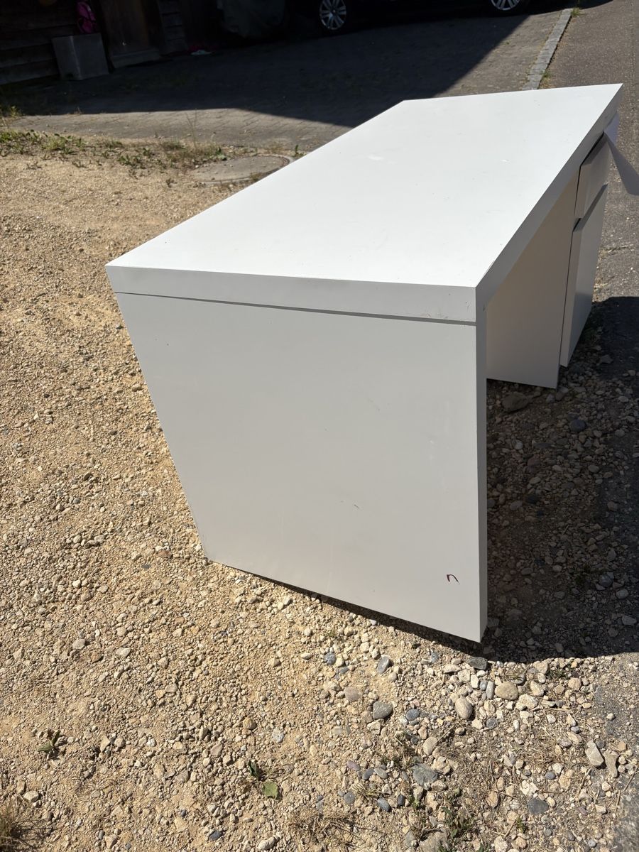 Ikea Scrivanie: Schreibtisch Gratis – Usato da Hellikon venduto da ind_m7n8 2