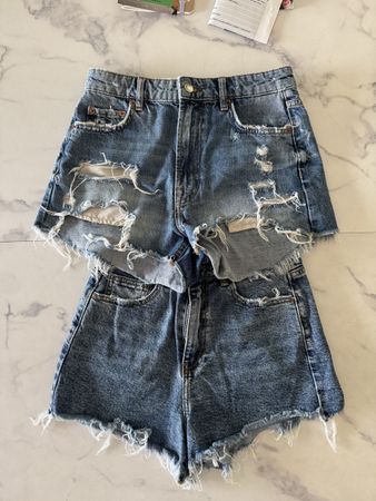 2 Damen kurze Jeanshosen Gr. 34 + 36