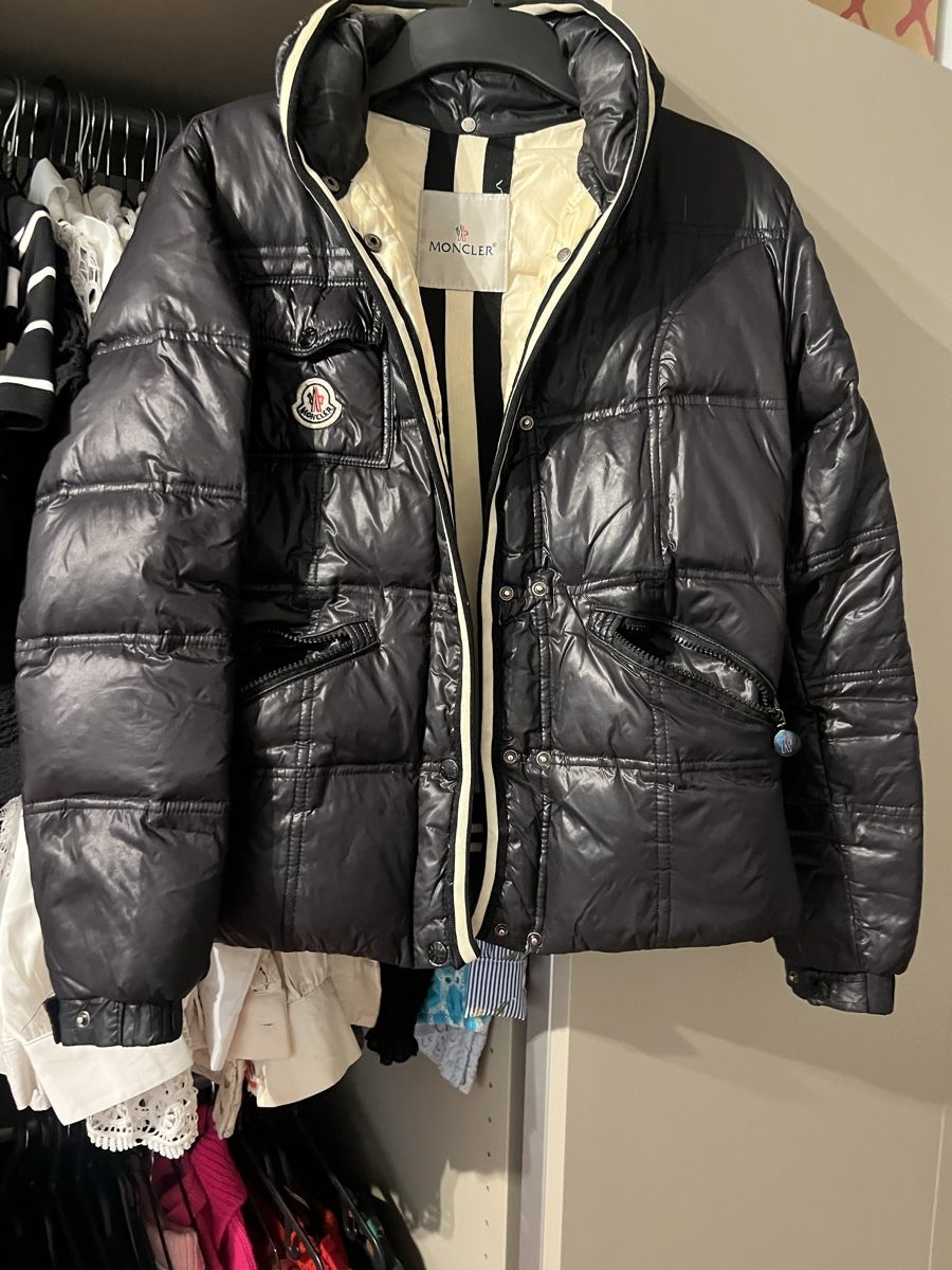 Moncler Giacche: Moncler Daunenjacke Schwarz – Usato da Zürich venduto da R1908