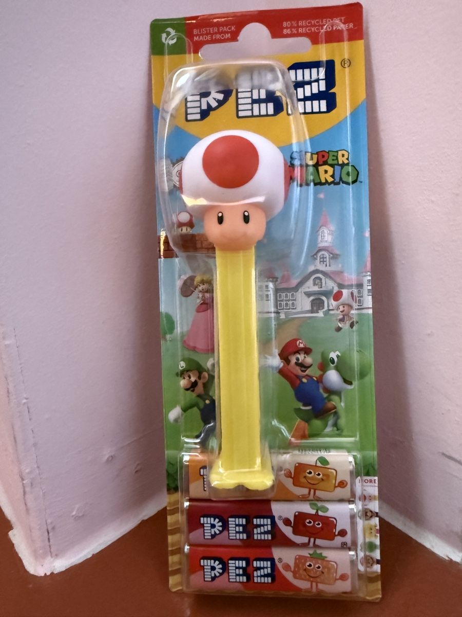 Giocattoli: Pez Spender Mario Bros ‚Toad‘ – Nuovo e nell'imballaggio originale da Altdorf UR venduto da StayClassy