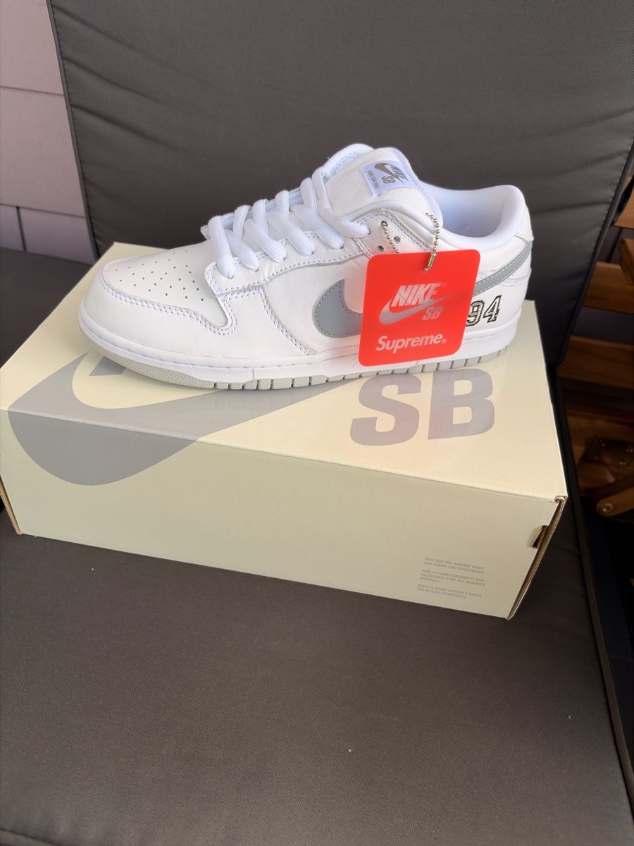 Nike Chaussures hommes: Nike x Supreme dunk low  – Neuf avec emballage d'origine à Winterthur par Szabo_Daniel 1