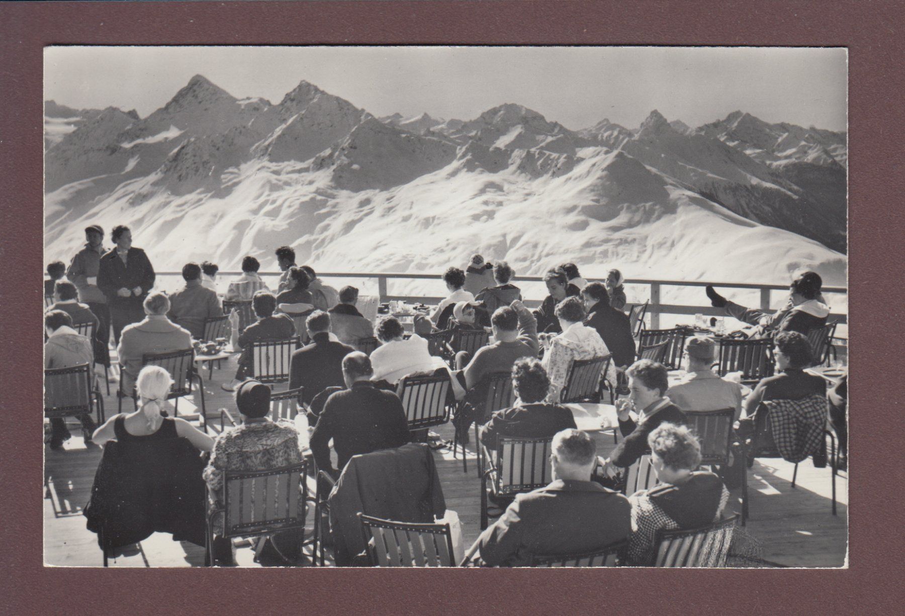Ansichtskarten: Restaurant JAKOBSHORN - Terrasse - Leute – Gebraucht aus Pully von nicecards
