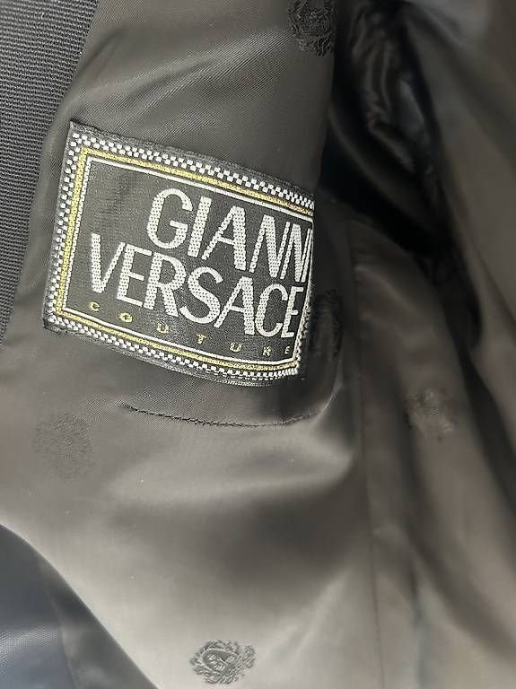 Giacche: Blazer Versace – Usato da Brüttisellen venduto da Sonjaelegiu 3