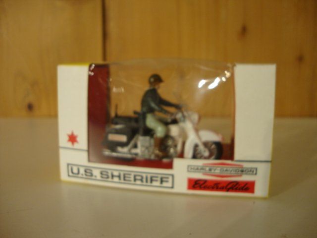Britains 1/32 Harley Davidson Electra Glide Sheriff 9692 - Miniature Collection