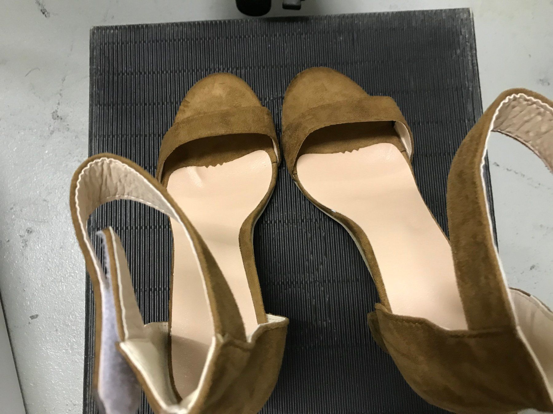 Scarpe da donna: Neue Sommerschuhe – Usato da Zumikon venduto da Uranus88