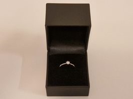 Damenring mit Diamant