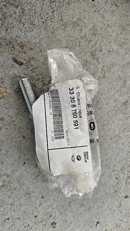 BMW Tutti pezzi di ricambio auto: Fahrwerkschraube BMW 33306760591 – Usato da Egolzwil venduto da trapcity7