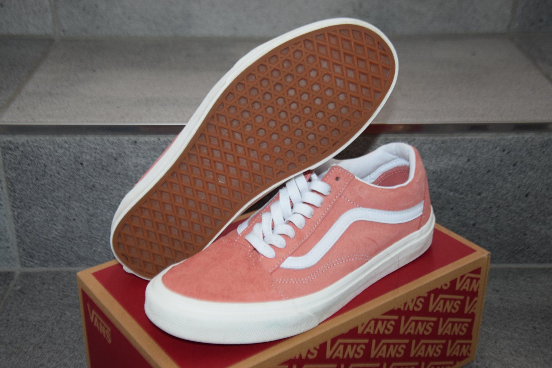 Vans Scarpe da uomo: Vans Old Skool Classic Pink Salmon Suede gr. 41 – Usato da Mezzovico venduto da finsteraar 2