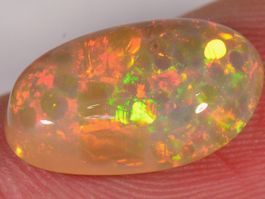 3.8 Karat - Leuchtender Äthiopischer Welo Opal