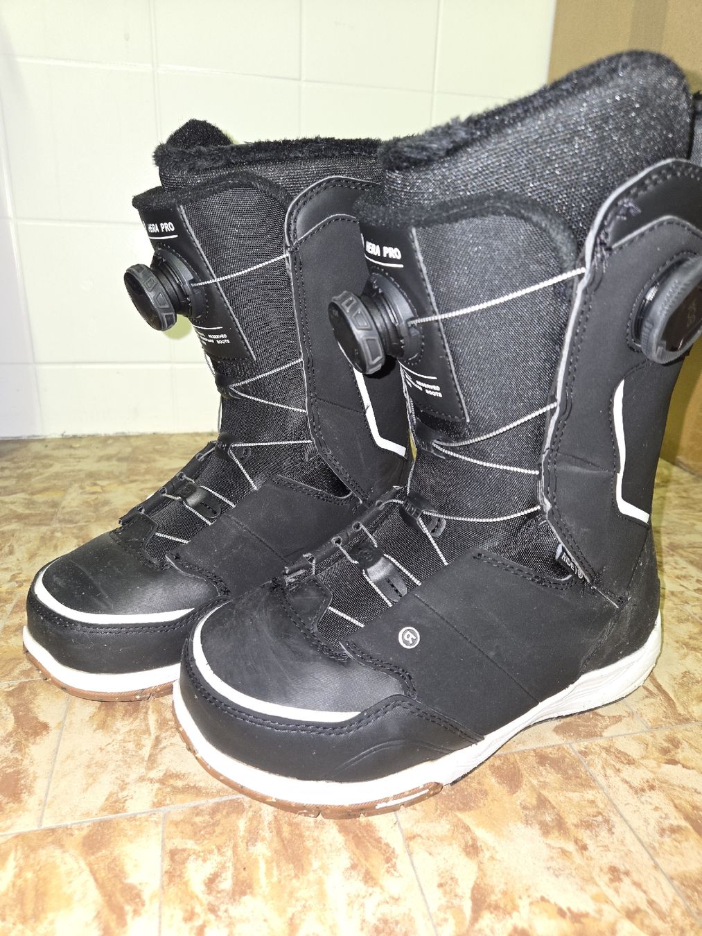 Ride Scarpe da uomo: Ride Hera Pro Snowboard Boots Gr. 42 – Usato da Arosa venduto da jul_7mh5 1