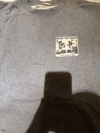Grauer Hoodie