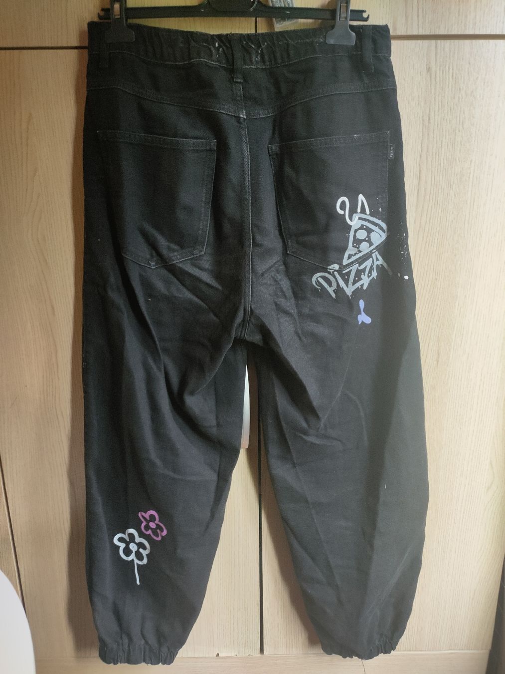Bershka Jeans: Jean noir jogger, taille 40 – Usato da Lausanne venduto da Cassandra11 1