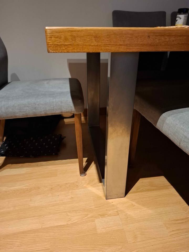 Tavoli: Tisch und 6 Stühle – Usato da Zürich venduto da Empstorm 2