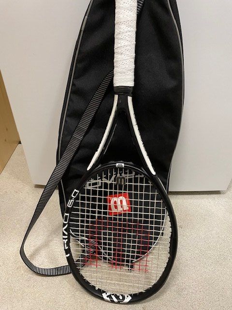 Like new Wilson triad graphite tennis racket (Neu (gemäss Beschreibung ...
