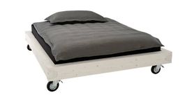 Massivholz Bett auf Rollen