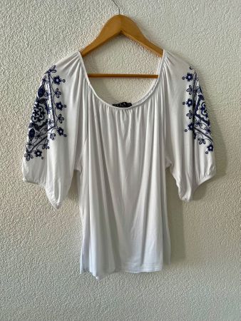 🌸 Off-Shoulder Bluse mit Stickerei – ECLA – Größe XL