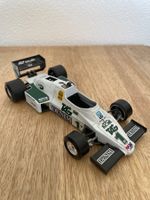 Formel 1 Auto Modell weiss Gebrauchsspuren