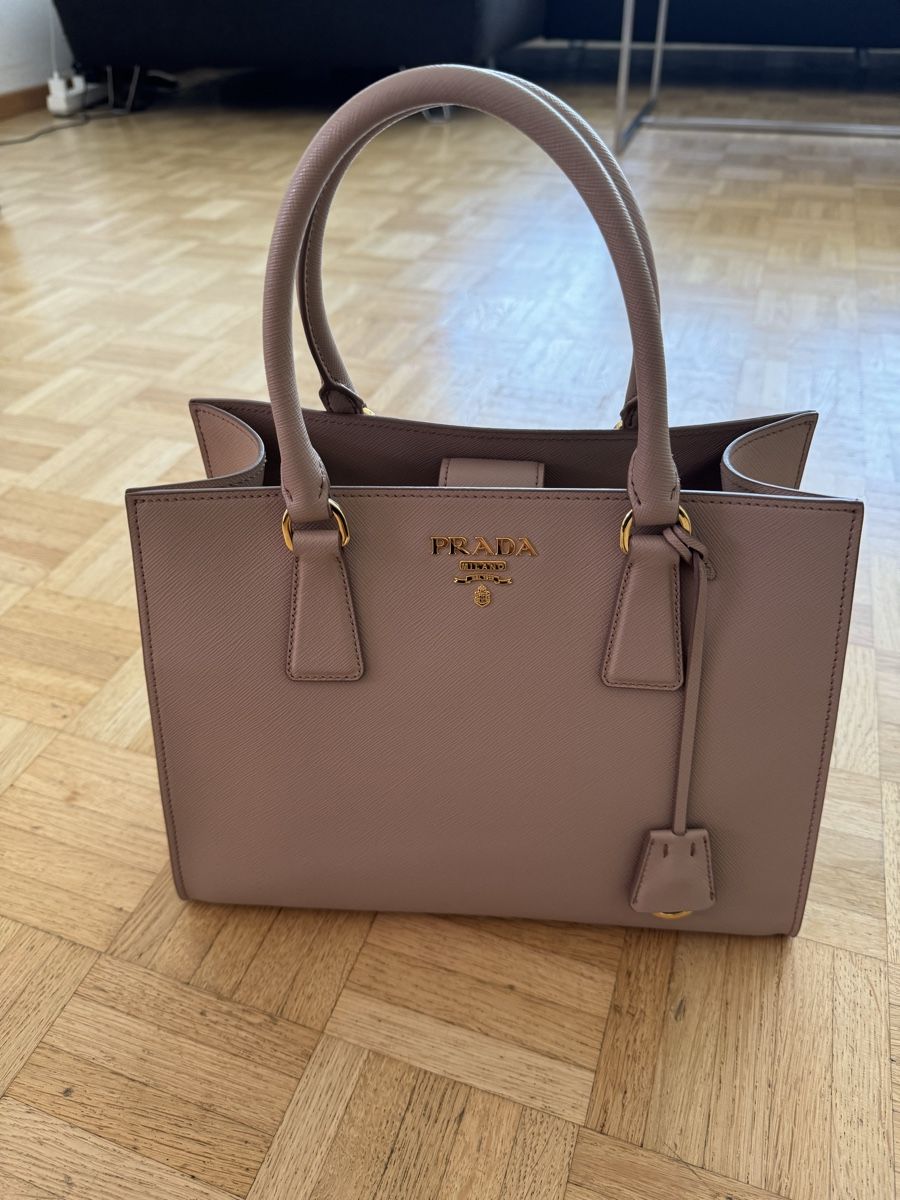 Prada Borse da donna: Prada Handtasche Saffiano Leder in altrosa – Nuovo (secondo la descrizione) da Zürich venduto da Kia78 9