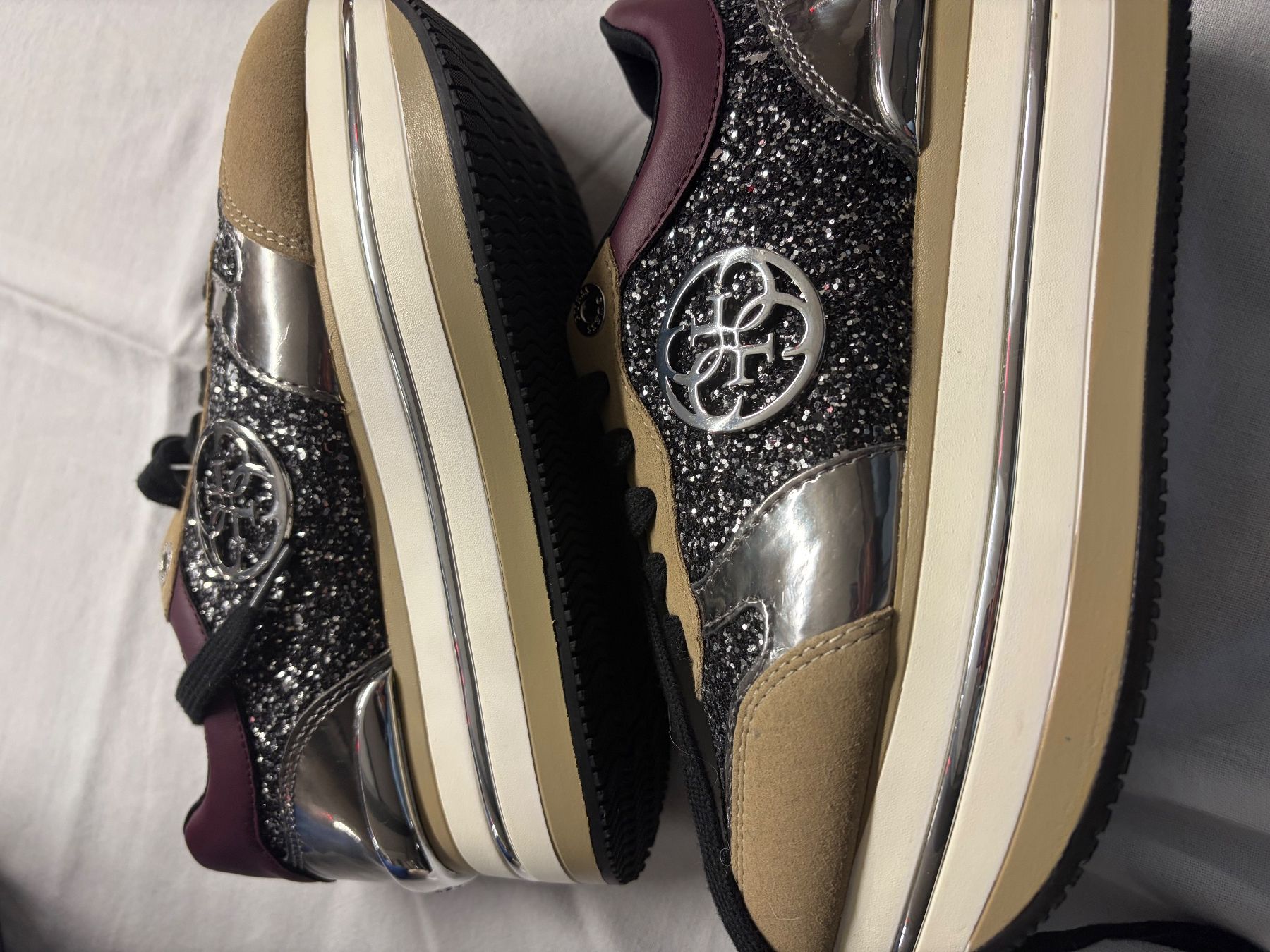 Guess Scarpe da donna: Turnschuhe Guess Gr. 36 – Nuovo (secondo la descrizione) da Dulliken venduto da ricki51 1