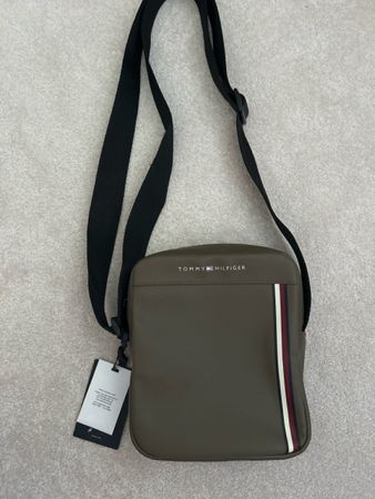 Umhängetasche Tommy Hilfiger braun neu mit Etikett