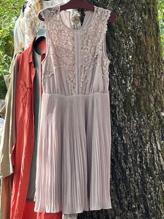 Sommerliches, elegantes Kleid mit Spitze, Grösse S