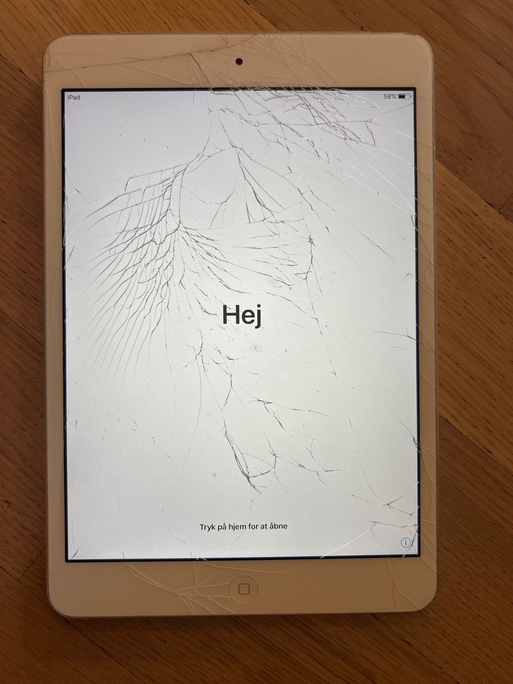Apple Tablet PC: iPad Mini 2 for sale, cracked screen – Usato da Zürich venduto da agn_w7nt 2
