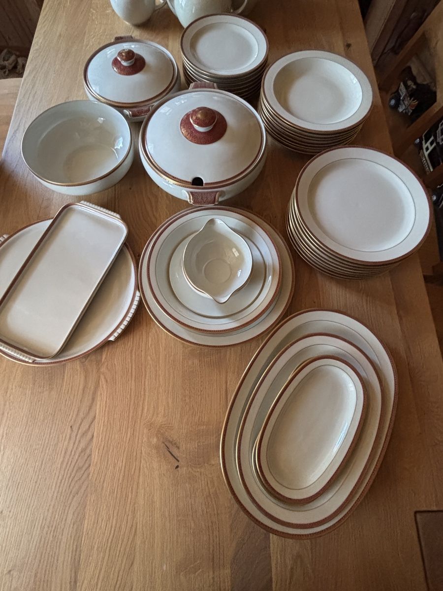 Set di piatti: Antikes Langenthal Service – Usato da Bönigen venduto da muehli302 2