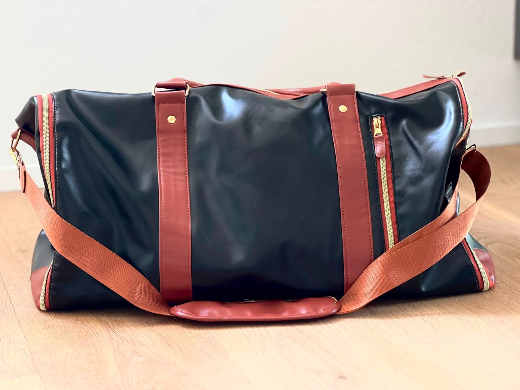 Taschen: 2-in-1 Kleidersack-Reisetasche – Gebraucht aus Winterthur von maranello123