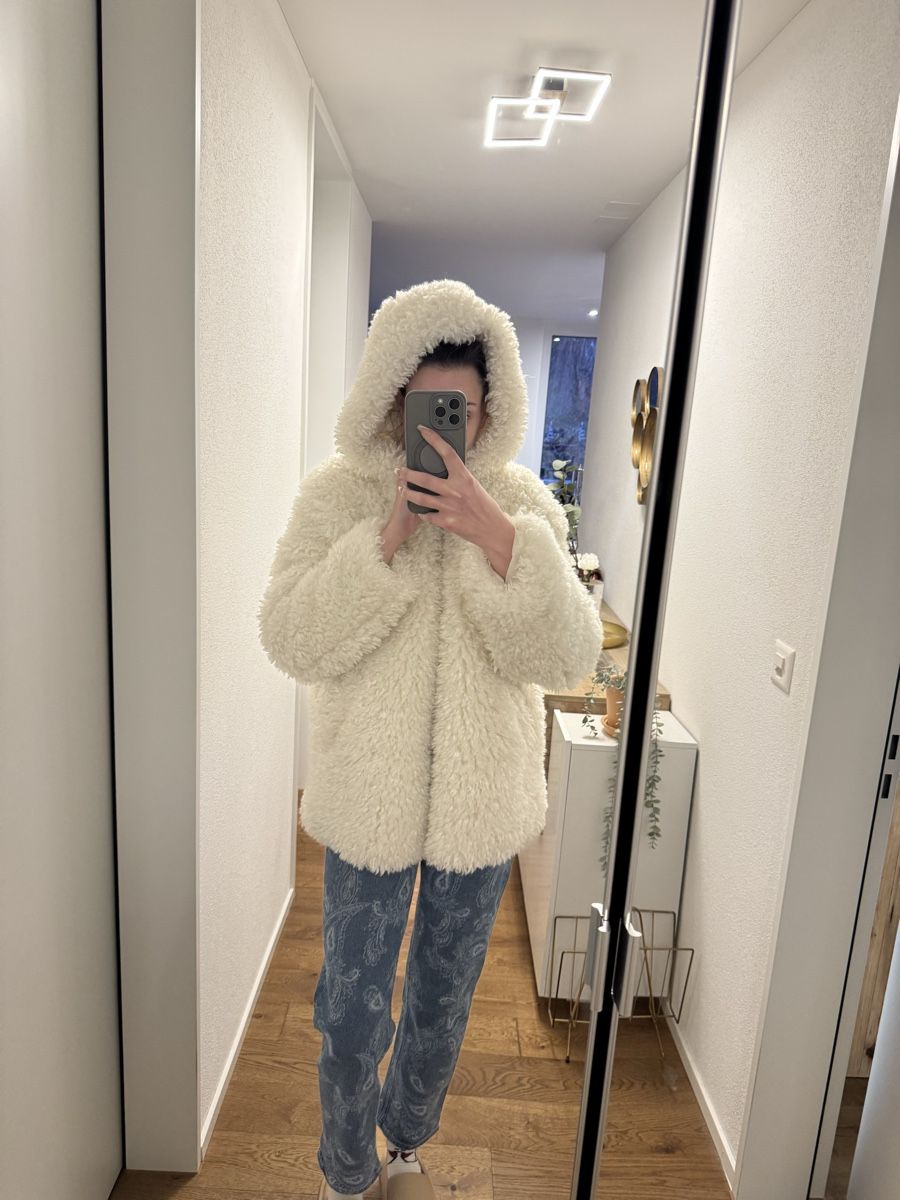 Zara Giacche: ZARA Teddyfell Jacke mit Kapuze, Grösse M – Usato da Tann venduto da Carolinekne