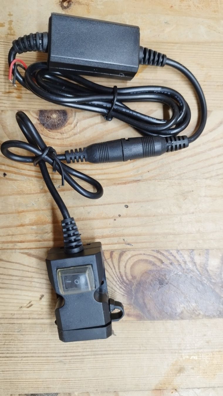 Caricabatterie: USB Ladesteckdose  12/24 Volt – Nuovo e nell'imballaggio originale da Zollikofen venduto da Reiterglueck