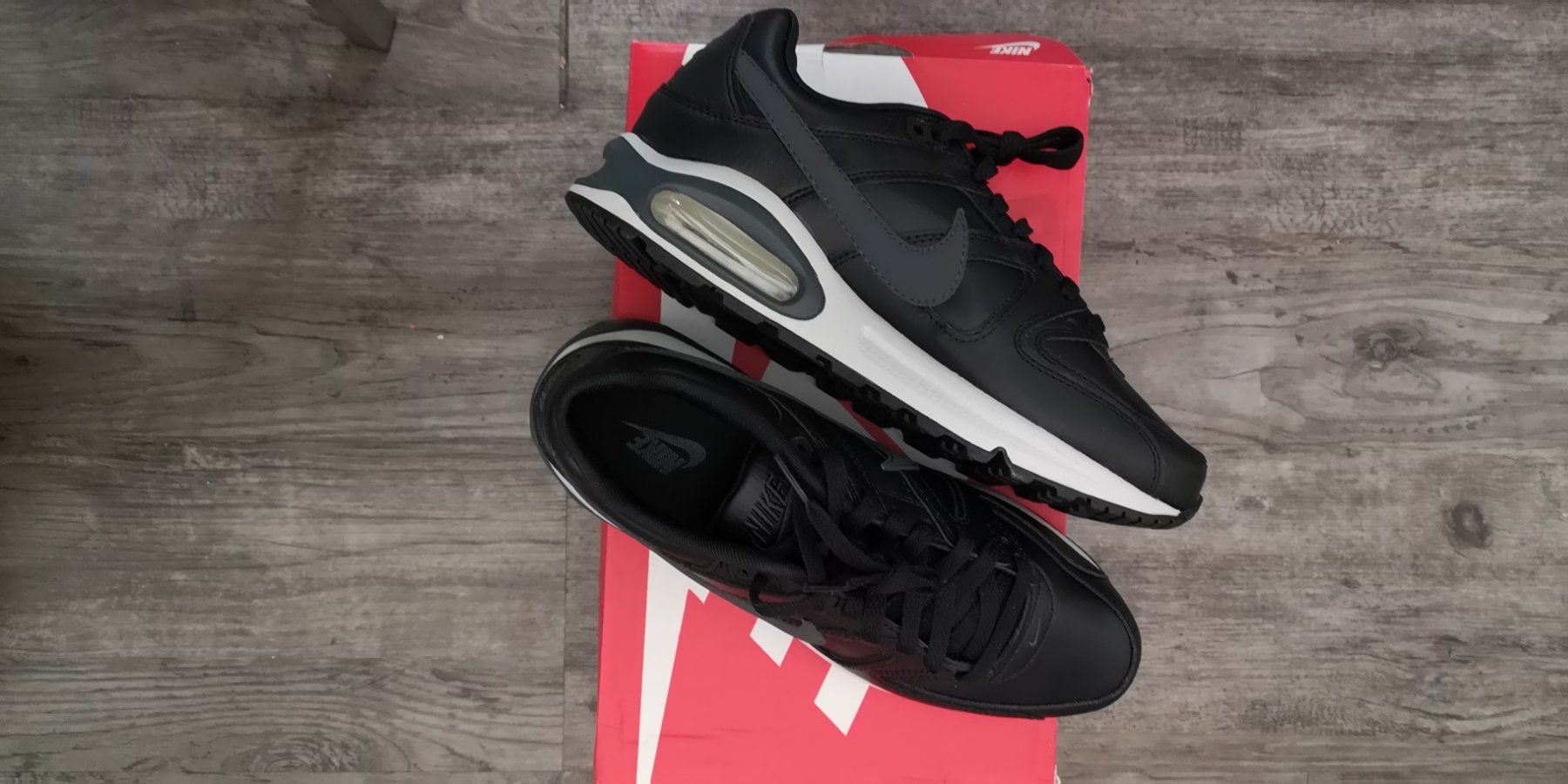 Nike Scarpe da donna: Nike Air Max Command Leather, Sneakers Grösse 41, Neu! – Nuovo e nell'imballaggio originale da Thun venduto da ondas 1