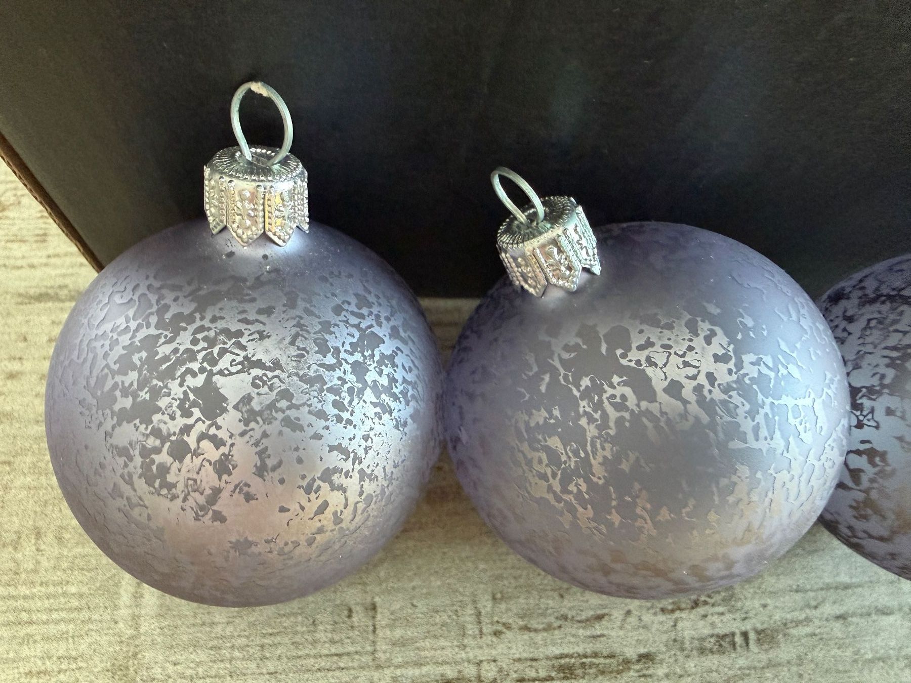 Alle Dekorationen: Weihnachtskugeln in der Farbe Flieder – Gebraucht aus Wolfwil von Inseider12 7