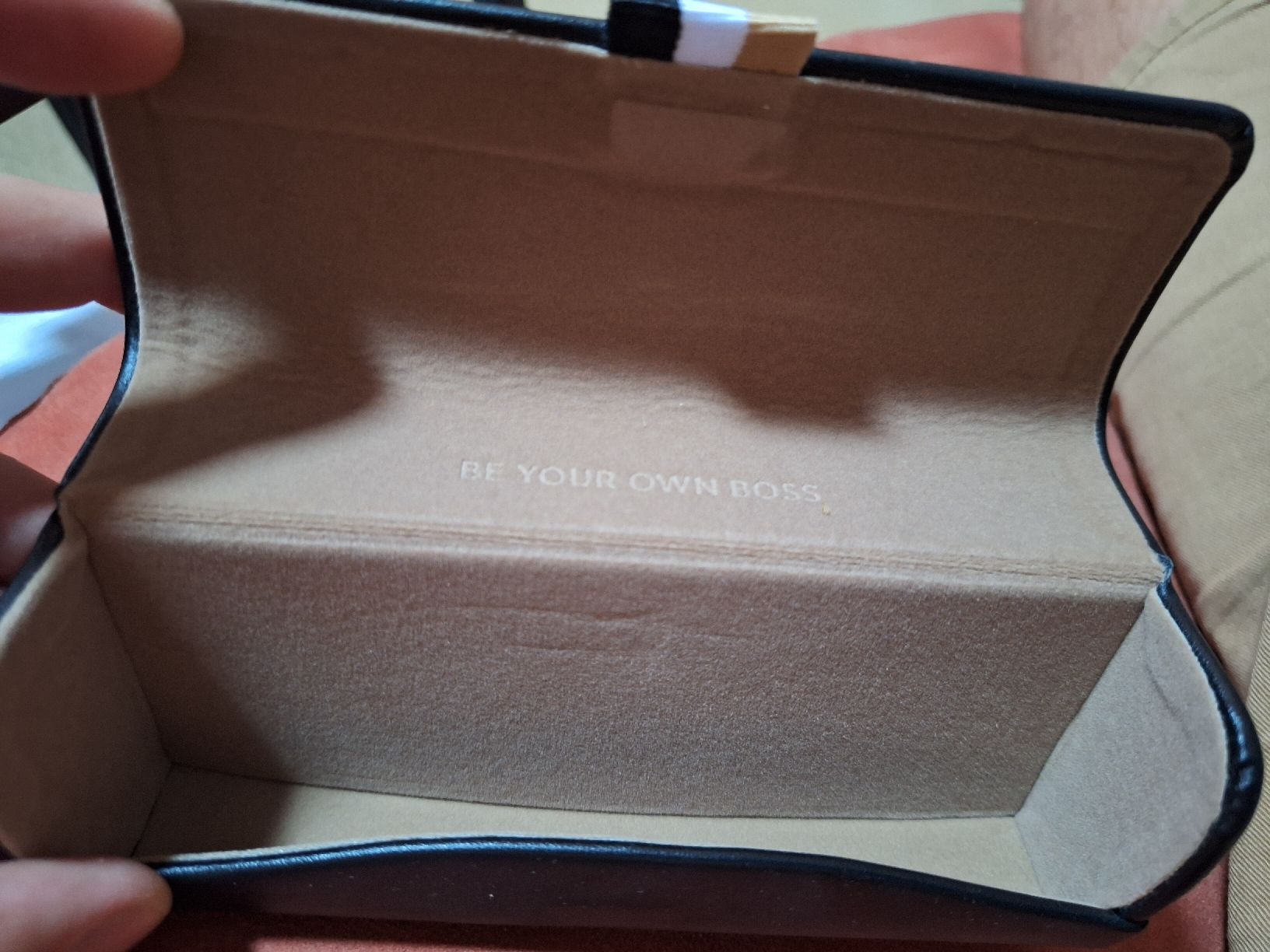 Hugo Boss Occhiali & Lenti: Boîtier à lunettes BOSS noir – Usato da Tannay venduto da v1n1p00h 1