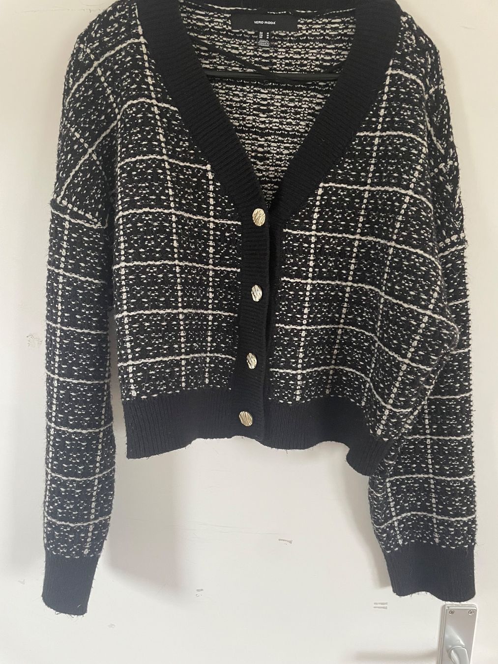 Pullover & Sweatshirts: Schwarze Strickjacke im Karo-Design – Gebraucht aus Aarau von est_x5vz