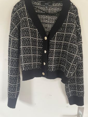Schwarze Strickjacke im Karo-Design