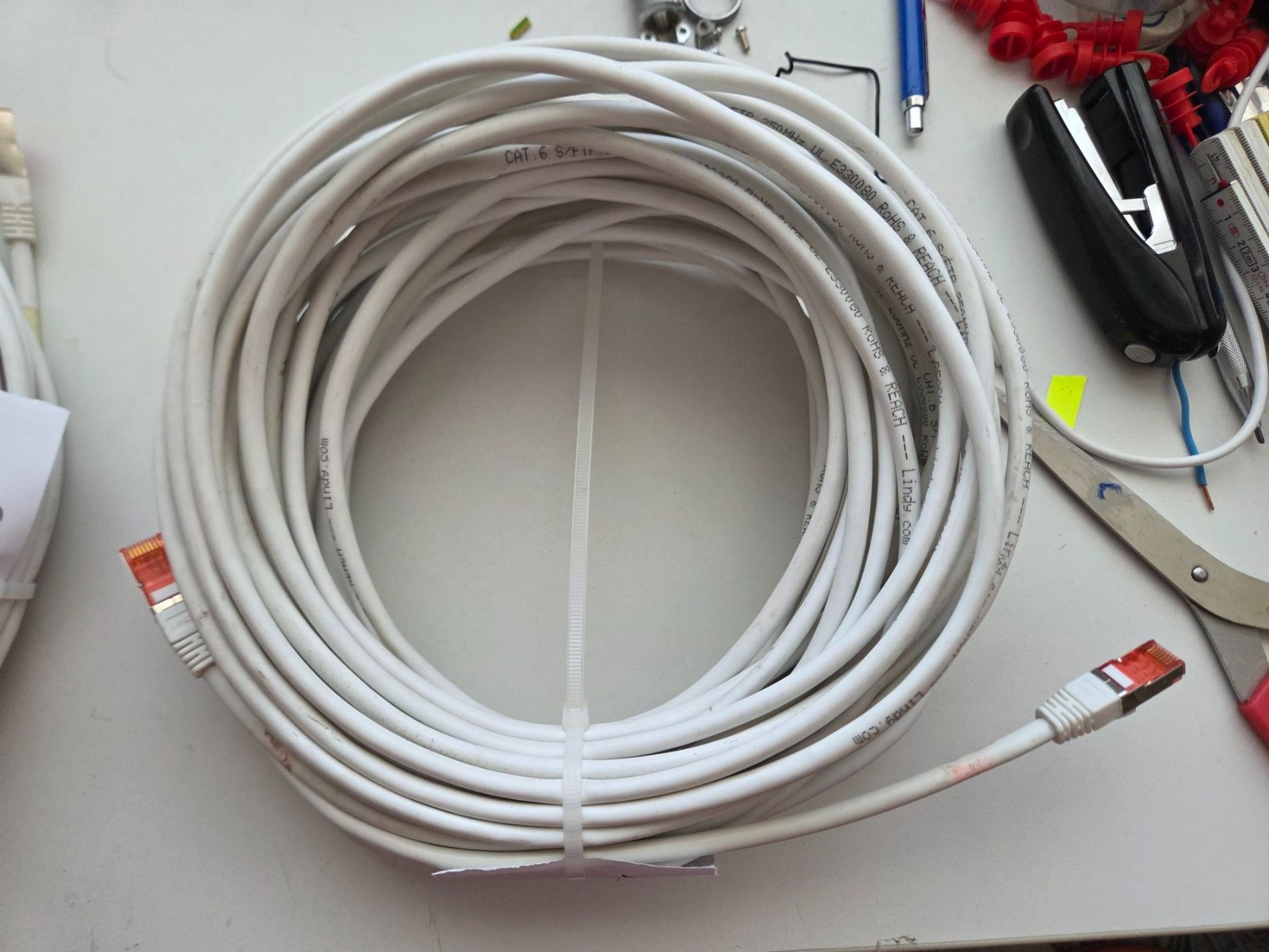 Cavi: Patchkabel Cat6 RJ45 UKV 20m Ethernetkabel Internetkabel – Usato da Zürich venduto da Alibaba1234