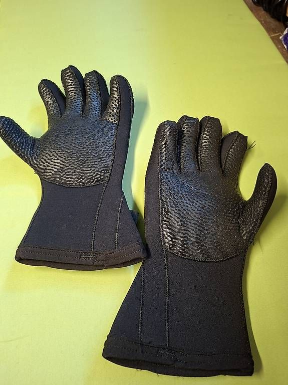 Handschuhe & Handstulpen: Tauch Handschuhe – Gebraucht aus Muri AG von Eichhofman 1