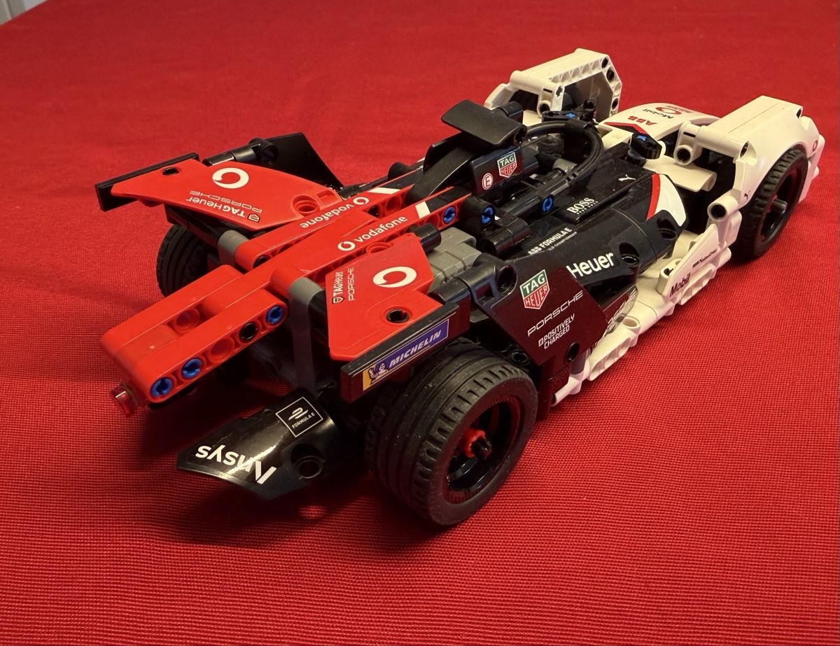 Lego Kit di costruzioni: Lego Technic Formula E Porsche 99X Electric - Neuwertig! – Usato da Kloten venduto da Mak10auto 1