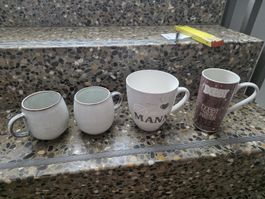 Diverse Tassen aus ceramik weiss und bunt guter Zustandb