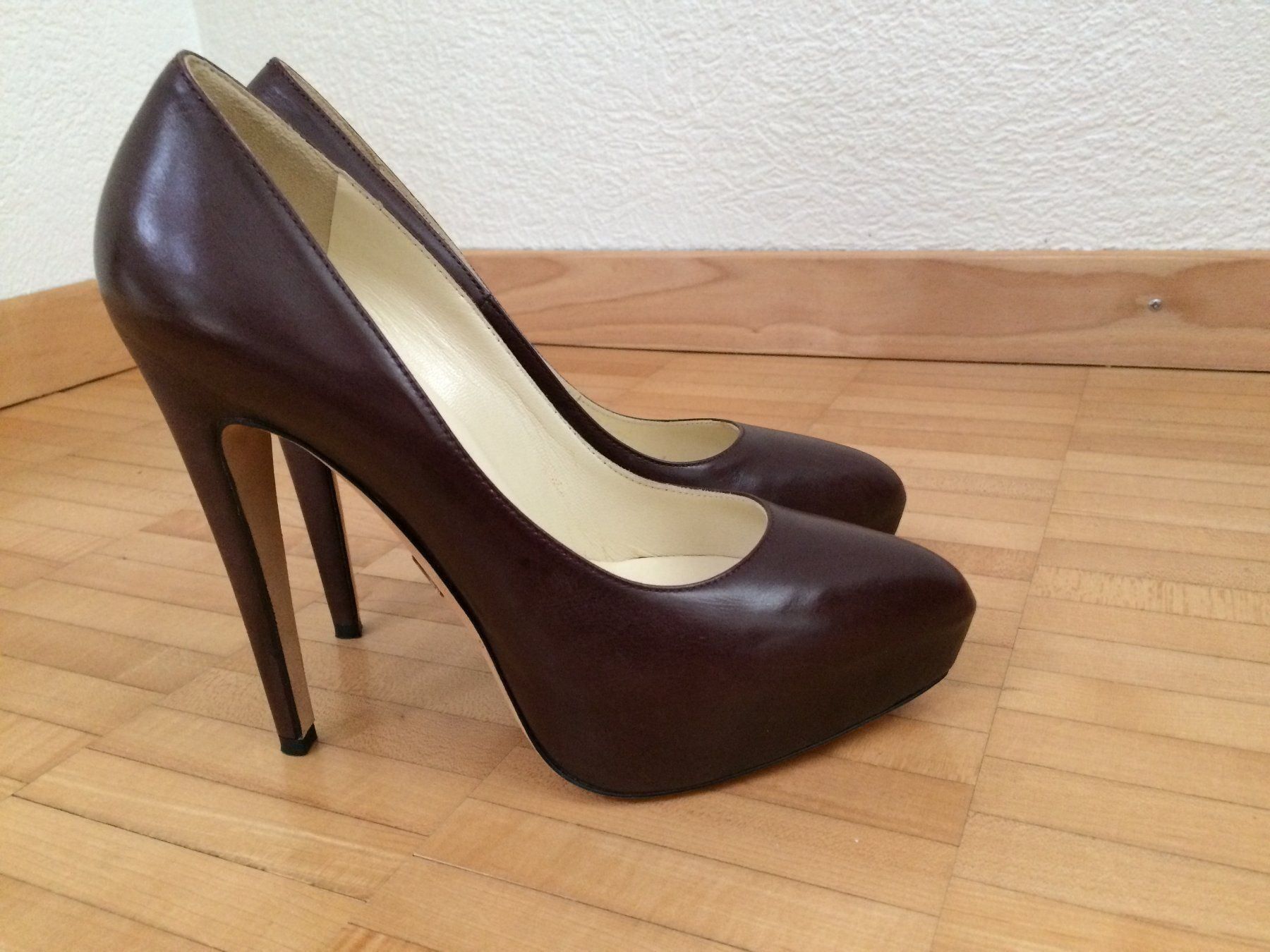 Scarpe da donna: Brian Atwood Lederpumps - neu – Nuovo (secondo la descrizione) da Zürich venduto da cyberbliss 1
